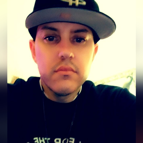 Meet your Posher, Justin - Picture 1 of 7